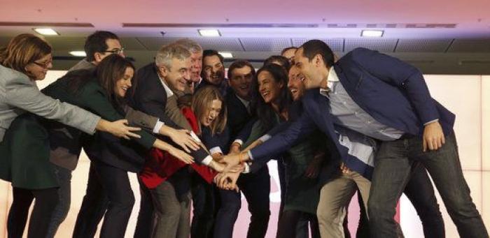 Las voces que acompañan a Pedro Sánchez a su reunión con Rajoy post 20-D