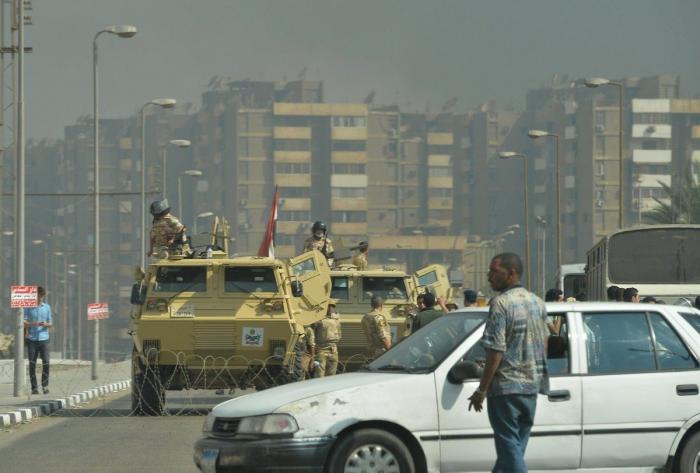 Desalojo de acampadas de proMorsi en El Cairo: decenas de muertos y Estado de Emergencia