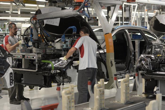Peugeot acuerda un ERTE que afectará a cerca de 12.000 trabajadores