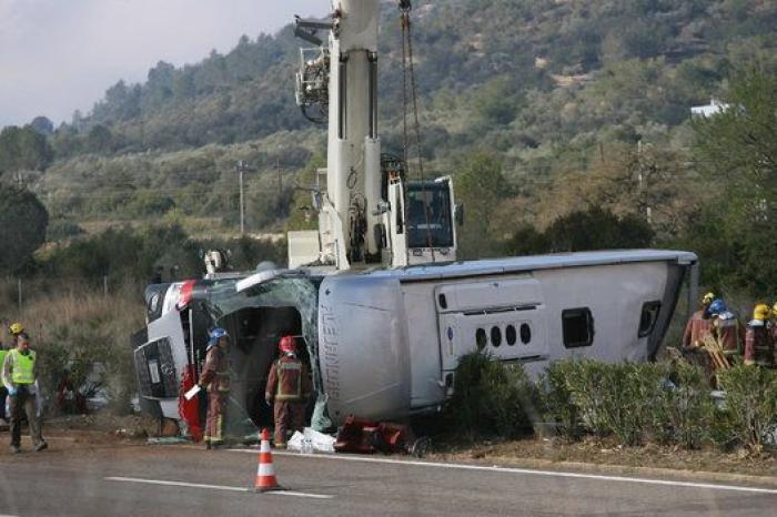 Al menos 13 muertos al chocar un autocar y un coche en Tarragona