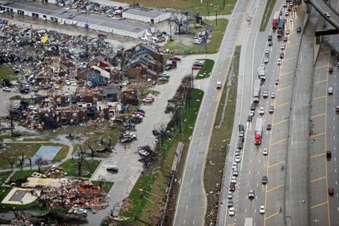 Tornados, tormentas e inundaciones inusuales dejan al menos 43 muertos en el sur de EEUU