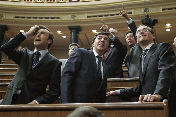 El Congreso de los Diputados hace aguas: una gotera retrasa la sesión de control al Gobierno (VÍDEO, FOTOS)