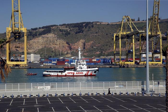 Llega al puerto de Barcelona el 'Open Arms' con 60 inmigrantes a bordo