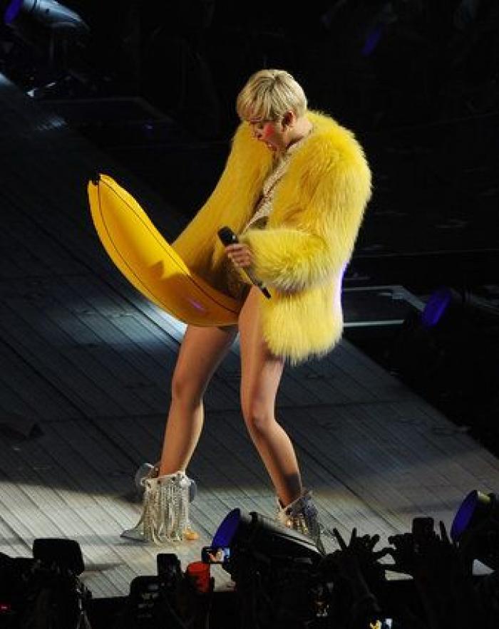 Miley Cyrus y sus locuras: el nuevo moño de cuentas de colores de la cantante (FOTOS)