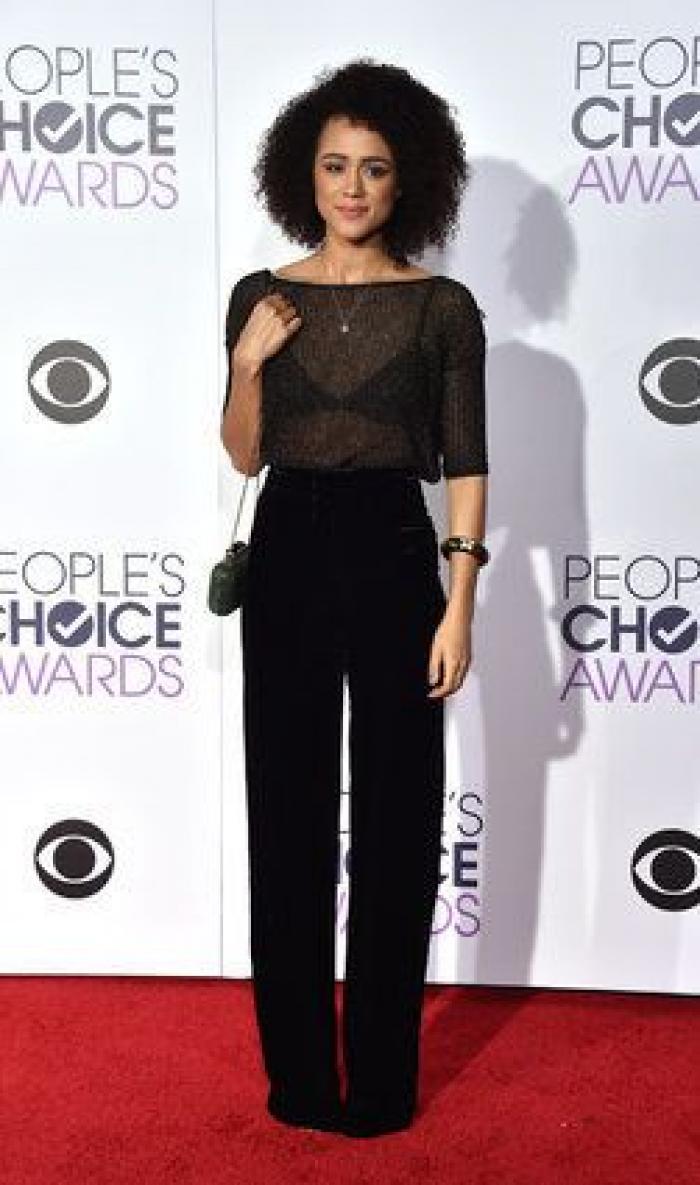 El vestido le jugó una mala pasada a Dakota Johnson en los People's Choice Awards 2016