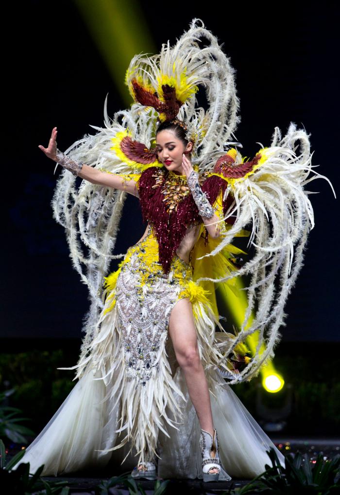 Catriona Gray da a Filipinas su cuarta corona de Miss Universo