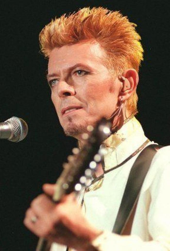 El hijo de David Bowie confirma la muerte de su padre con una foto familiar (TUIT)