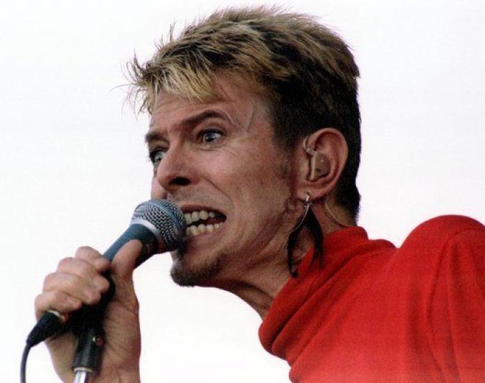 El hijo de David Bowie confirma la muerte de su padre con una foto familiar (TUIT)
