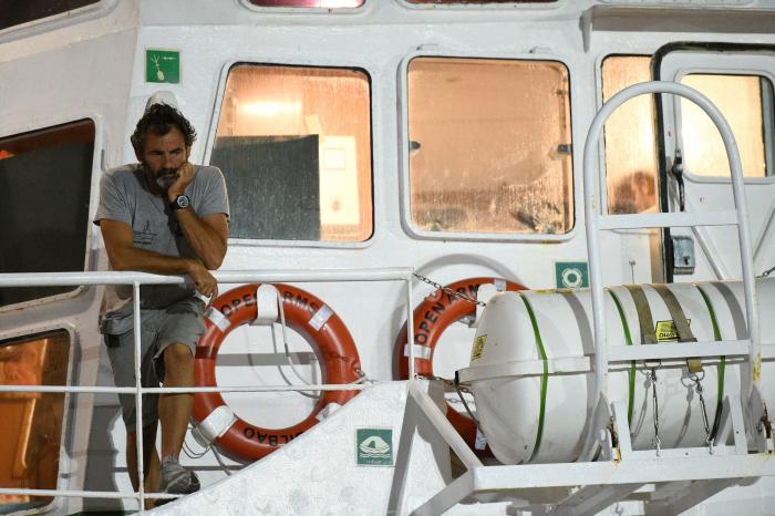 El Audaz llega a Lampedusa para traer a 15 migrantes del Open Arms a España