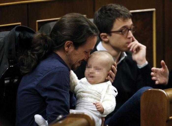 Pablo Iglesias con un bebé y otras fotazas que deja la primera sesión del Congreso