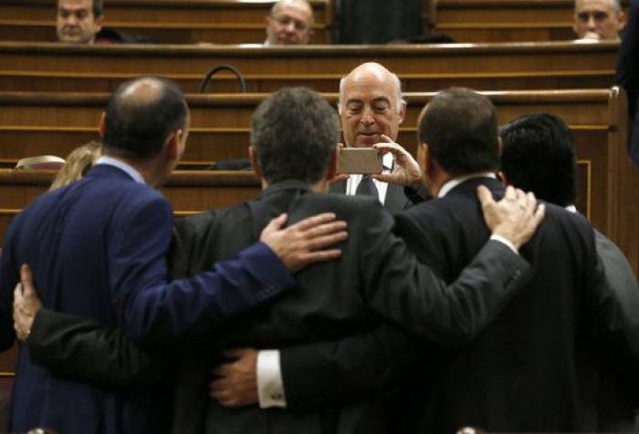 Pablo Iglesias con un bebé y otras fotazas que deja la primera sesión del Congreso