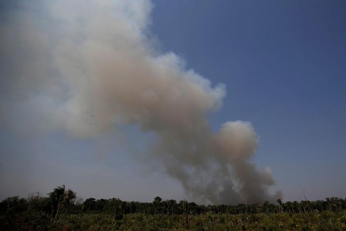 Bolsonaro decreta la suspensión de quemas para frenar los incendios en la Amazonia