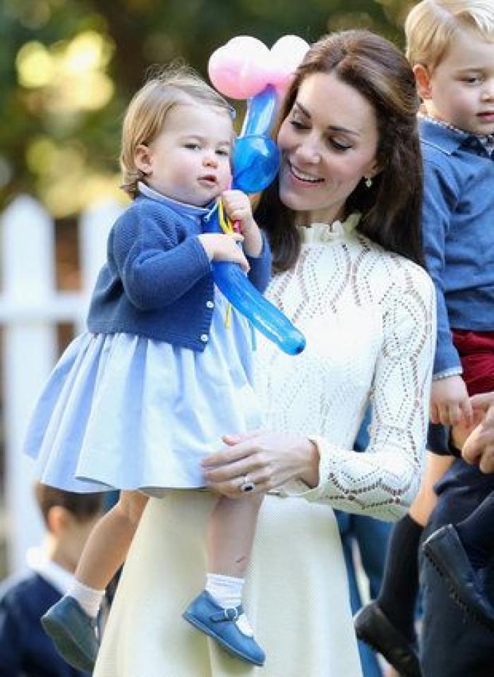 Los divertidos gestos del príncipe Jorge y su hermana Carlota en la vuelta al cole
