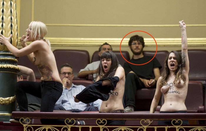 Femen en el Congreso: A ellos no les impresionan las protestas en topless (VÍDEO, FOTOS)