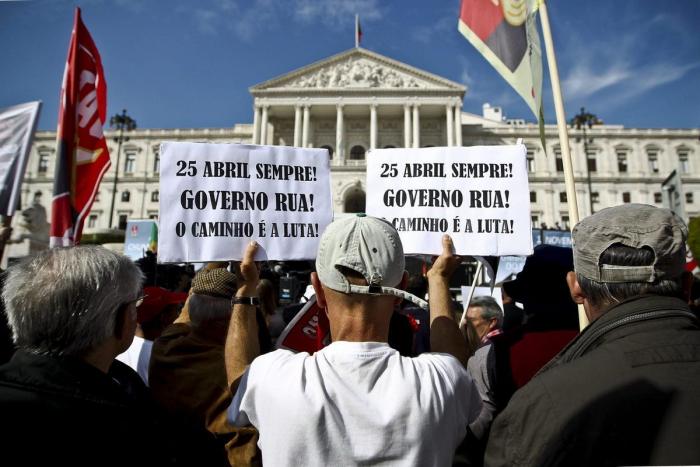 Portugal propone recortar los salarios de funcionarios que superen los 600 euros al mes