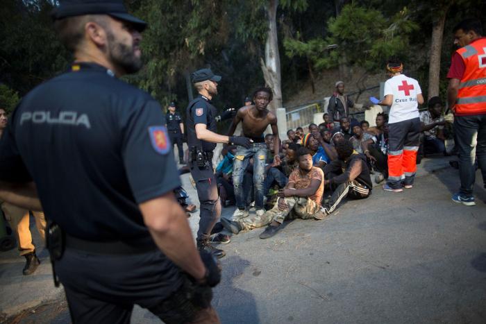 Más de cien migrantes rescatados en una noche en el Estrecho de Gibraltar