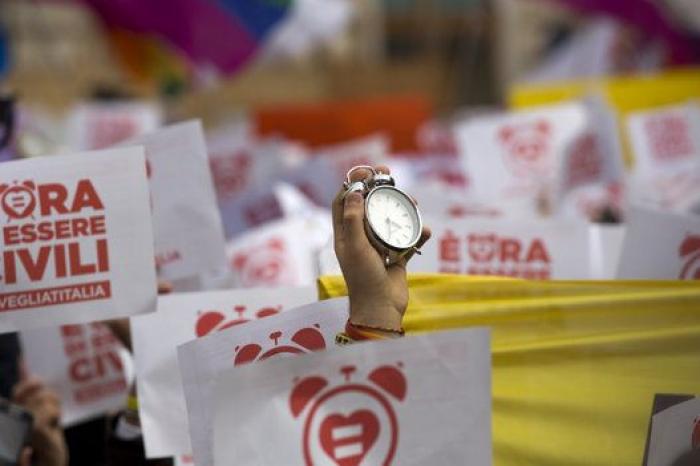 Italia se moviliza para reclamar el reconocimiento de uniones homosexuales