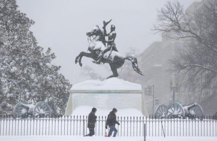 La súper tormenta de nieve deja ya al menos 19 muertos en el este de Estados Unidos