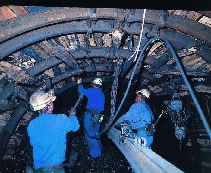 Pozo Emilio del Valle: Una mina de 694 metros de profundidad inaugurada hace 19 años (FOTOS)