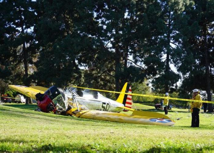 Se estrella la avioneta que pilotaba Harrison Ford: el actor está fuera de peligro (FOTOS)