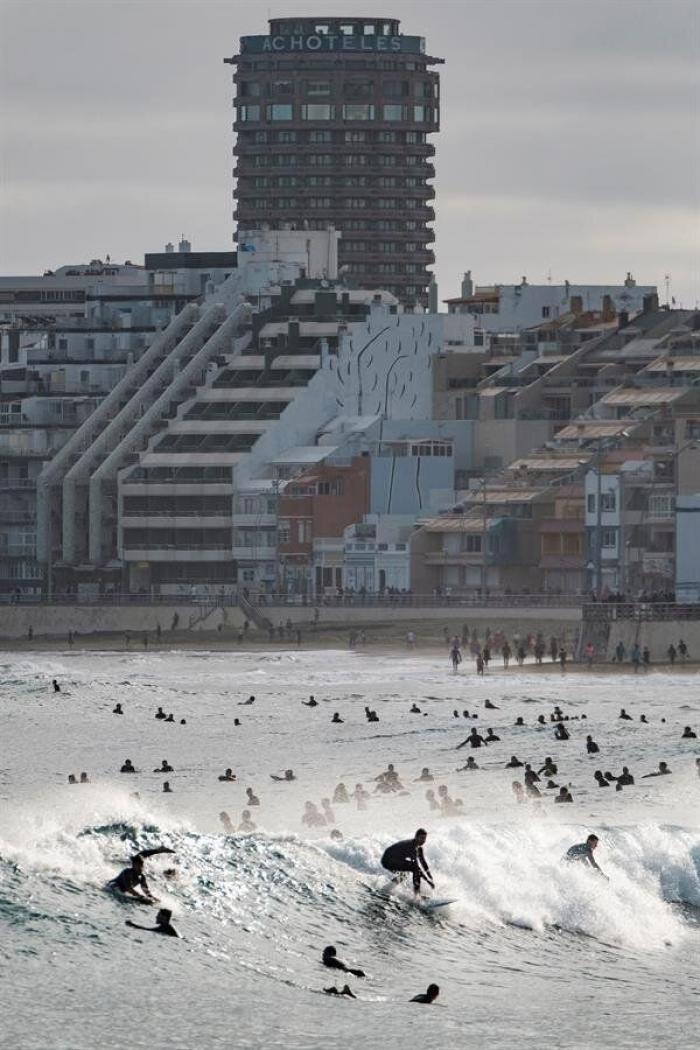 Andalucía plantea playas a mitad de aforo, control policial y sin juegos