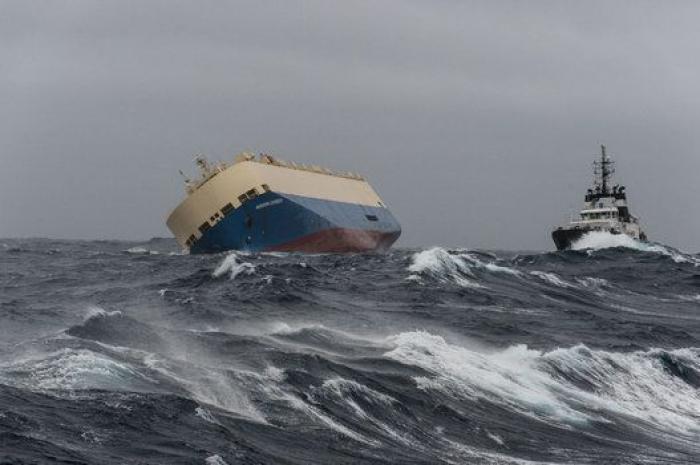 Las fotos del carguero que está a la deriva en el Golfo de Vizcaya