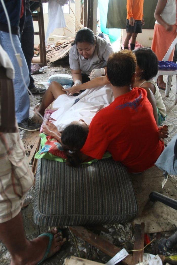 Tifón en Filipinas: Bea Joy, la 'bebé milagro' que nació entre los escombros (FOTOS)