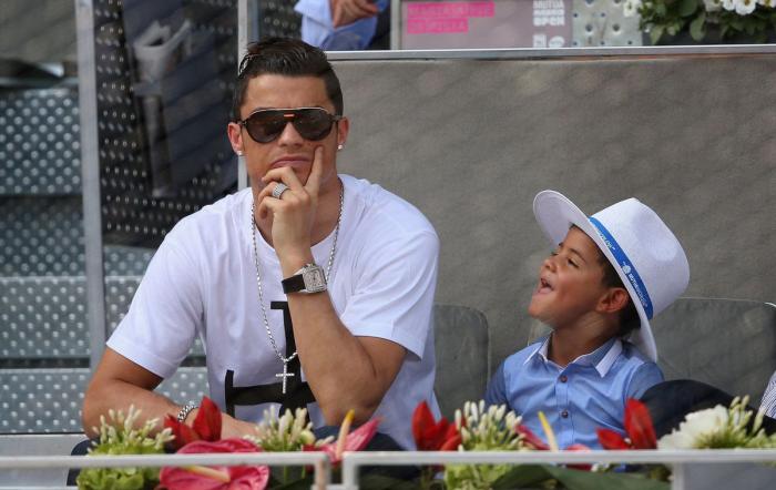 Cristiano Ronaldo cambia de 'look' y en las redes sociales dictan sentencia: "Difícil de mirar"