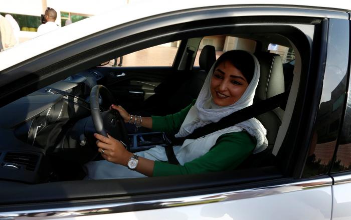 Apple y Google permiten una app para que las mujeres saudíes sean controladas