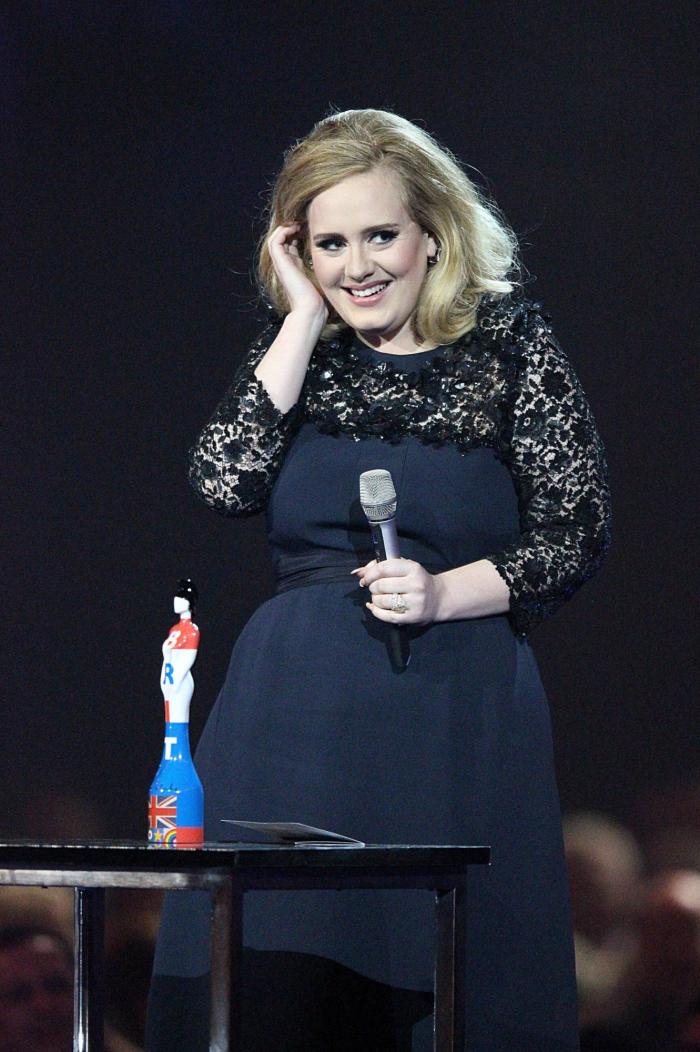 Adele deja sin palabras a sus seguidores al compartir una foto en bikini