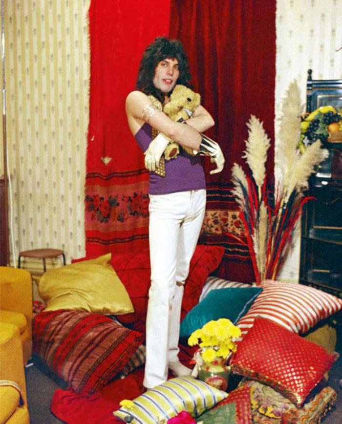 Brian May, guitarrista de 'Queen', hospitalizado tras destrozarse los glúteos haciendo jardinería