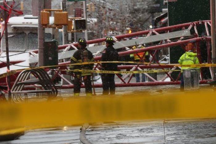 Un muerto y tres heridos por la caída de una grúa en Nueva York