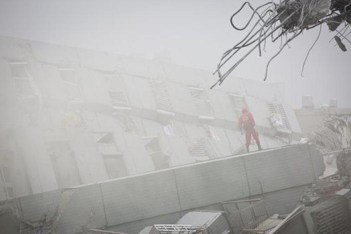 Un devastador terremoto sume en el caos a la ciudad de Tainan, en Taiwan