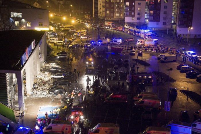 El primer ministro de Letonia dimite por la tragedia del centro comercial de Riga