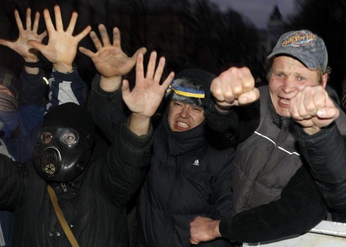 El Gobierno ucraniano aprueba una amnistía con condiciones para los manifestanes