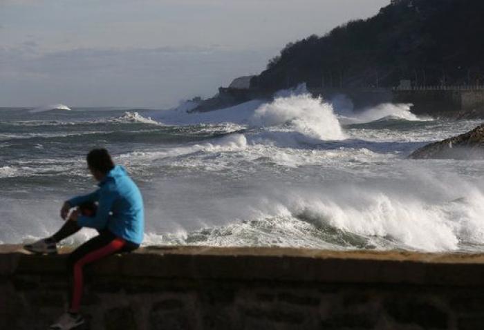 25 fotos impresionantes del temporal de olas en el norte