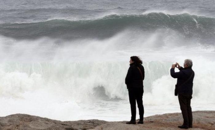 Un golpe de mar arrastra a un niño de 20 meses en Asturias