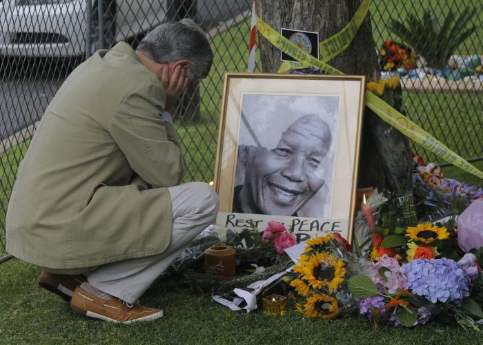 Dos hijas de Mandela se enteran de su muerte en el estreno de la película sobre 'Madiba' en Londres