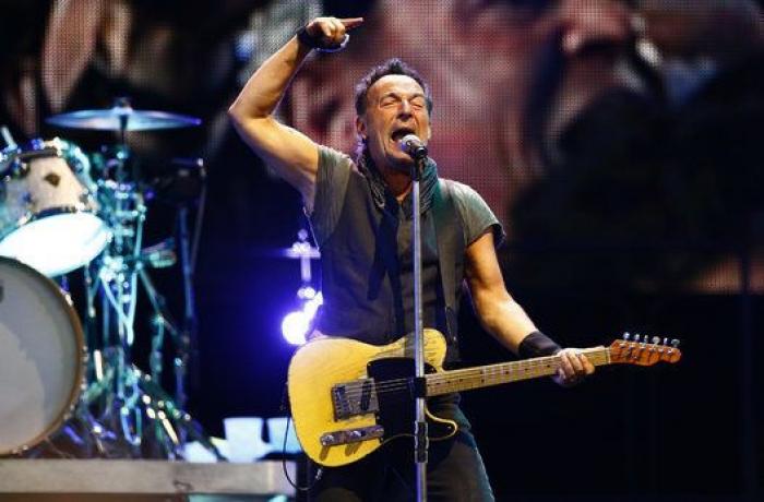 El Camp Nou tiembla hasta sus cimientos con el torrente de rock de Springsteen