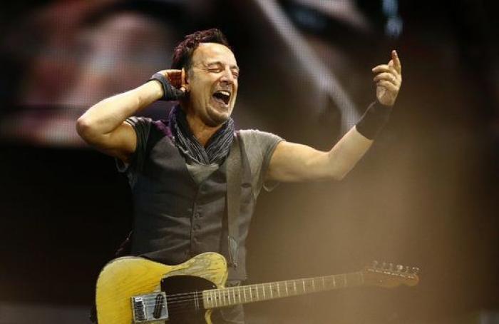 El Camp Nou tiembla hasta sus cimientos con el torrente de rock de Springsteen