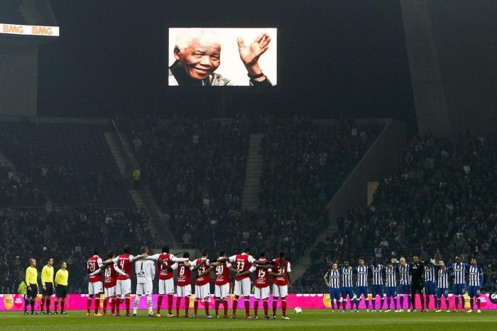 Nueve homenajes simbólicos a Mandela (FOTOS)