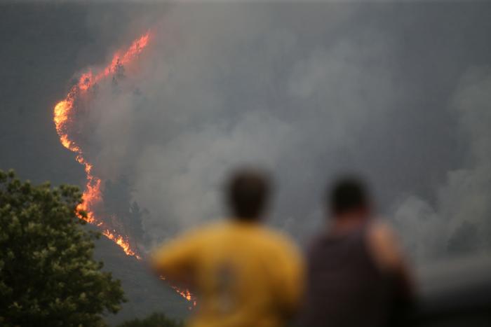 El fuego en Bejís avanza hacia el sur y amenaza el paraje natural Sierra de la Calderona