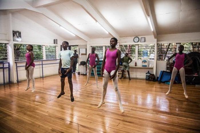 32 fotos que reflejan la magia del 'ballet' en el mayor suburbio de África