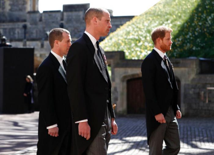 La soledad de Isabel II y el acercamiento entre Guillermo y Harry: así ha sido el funeral de Felipe de Edimburgo