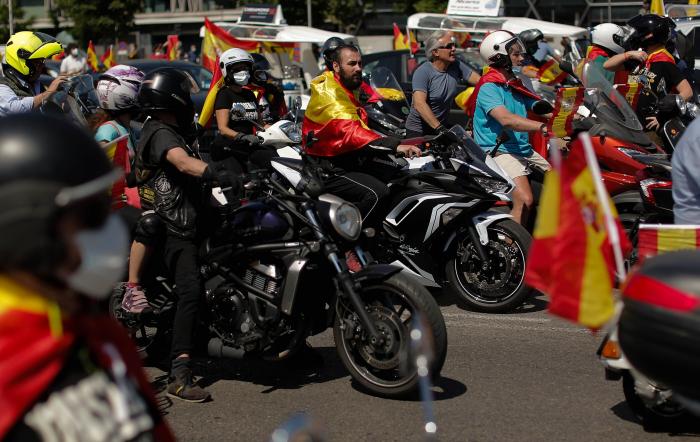 "Ídolo": Un 'rider' triunfa con su gesto a los manifestantes convocados por Vox