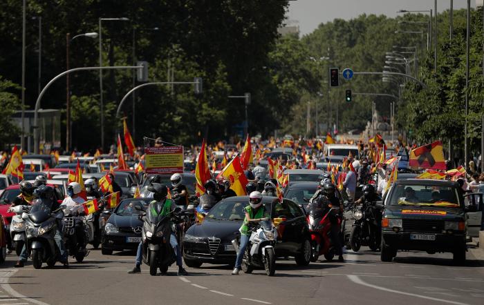 "Ídolo": Un 'rider' triunfa con su gesto a los manifestantes convocados por Vox