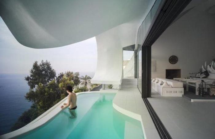 La casa del acantilado: una vivienda para soñar con vistas al Mediterráneo