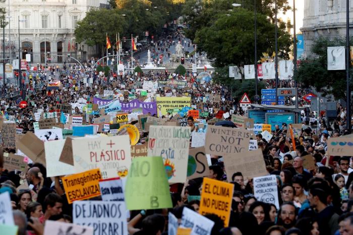 Pobreza y crisis climática: la doble condena que sufren uno de cada cuatro niños en España
