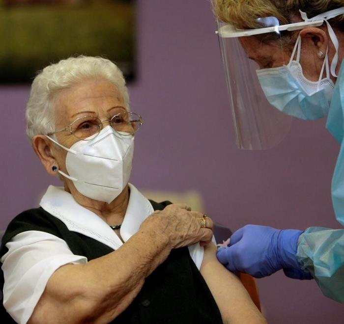 Madrid insinúa que utilizará al sector privado para la vacunación
