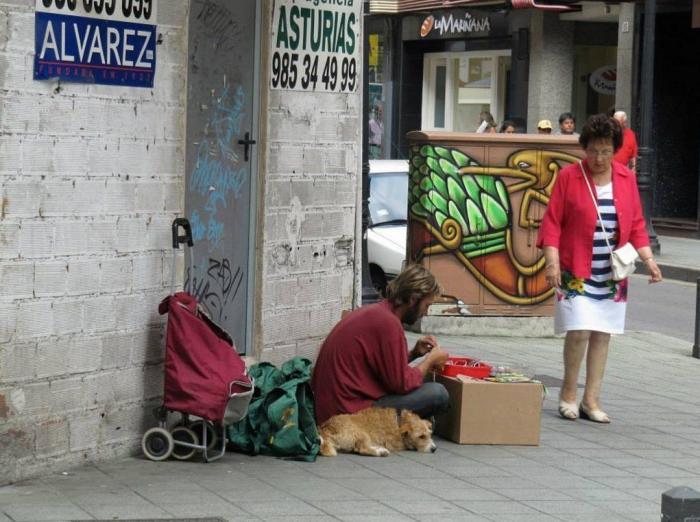 La pobreza material severa aumenta por primera vez en tres años y afecta a 2,5 millones de españoles